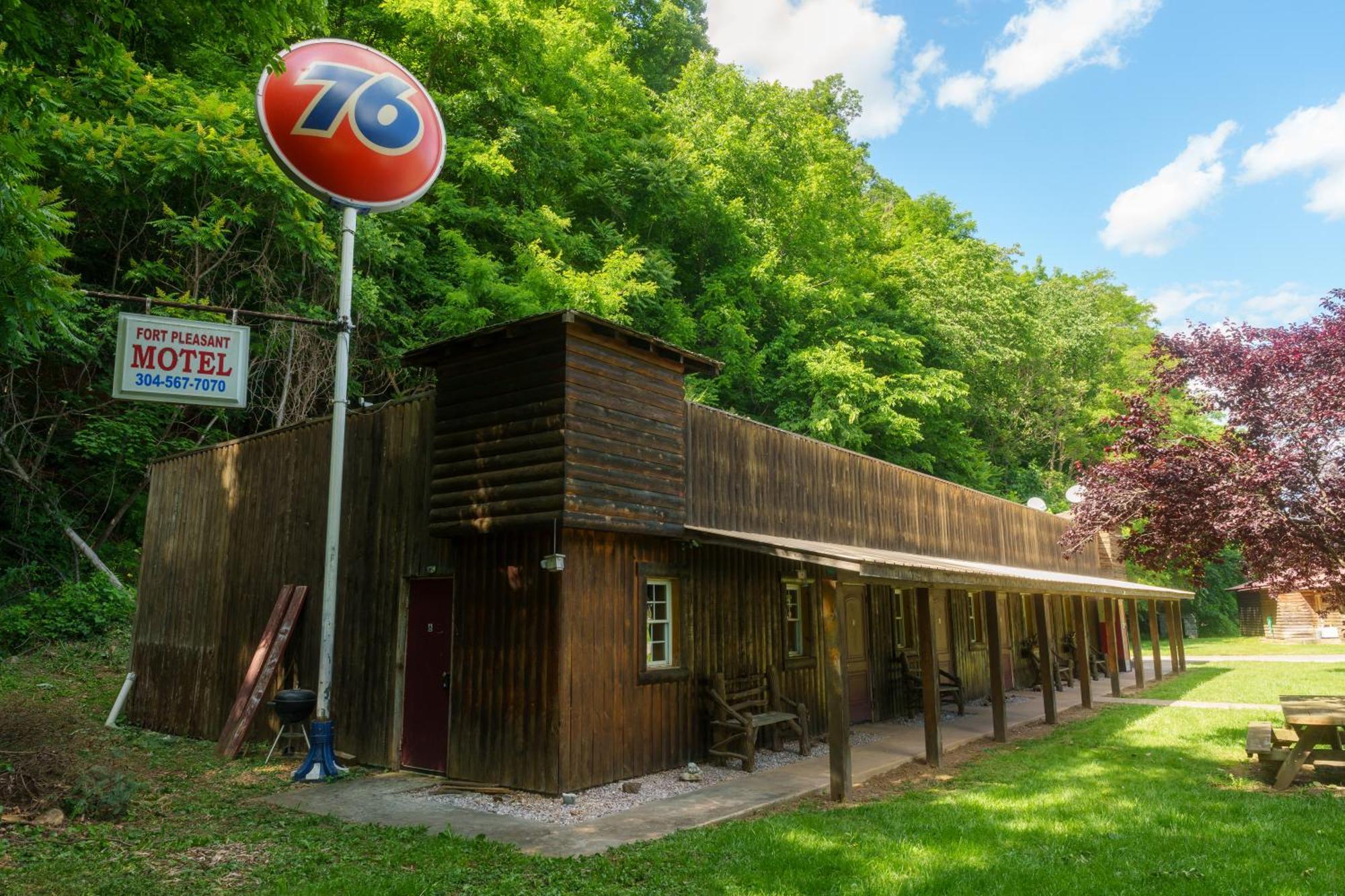 Seneca Pines Lodge Seneca Rocks Exterior photo