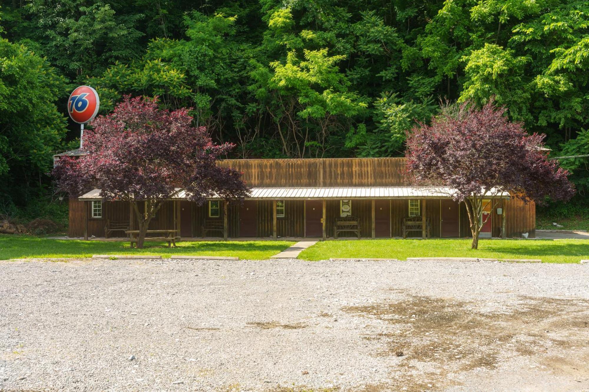Seneca Pines Lodge Seneca Rocks Exterior photo