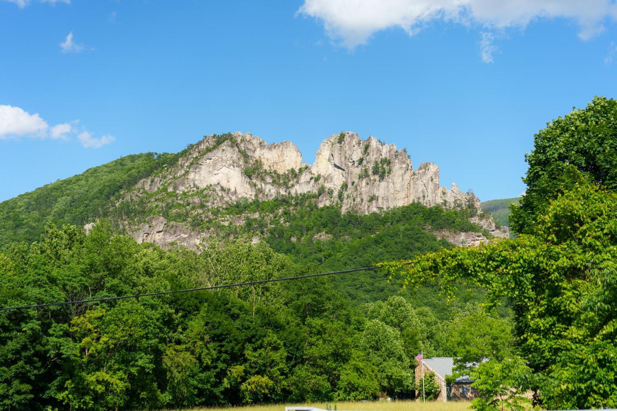 Seneca Pines Lodge Seneca Rocks Exterior photo