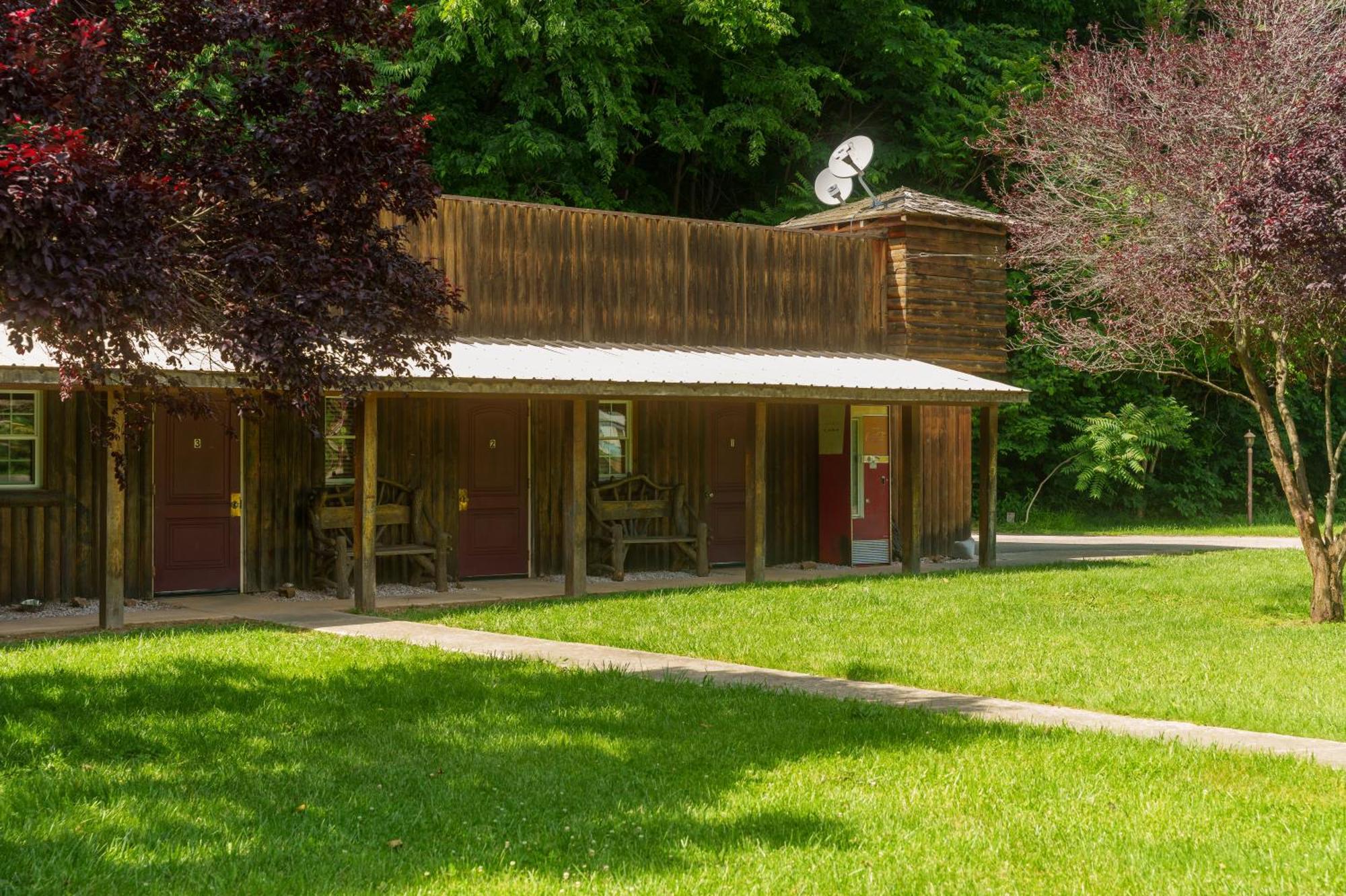 Seneca Pines Lodge Seneca Rocks Exterior photo