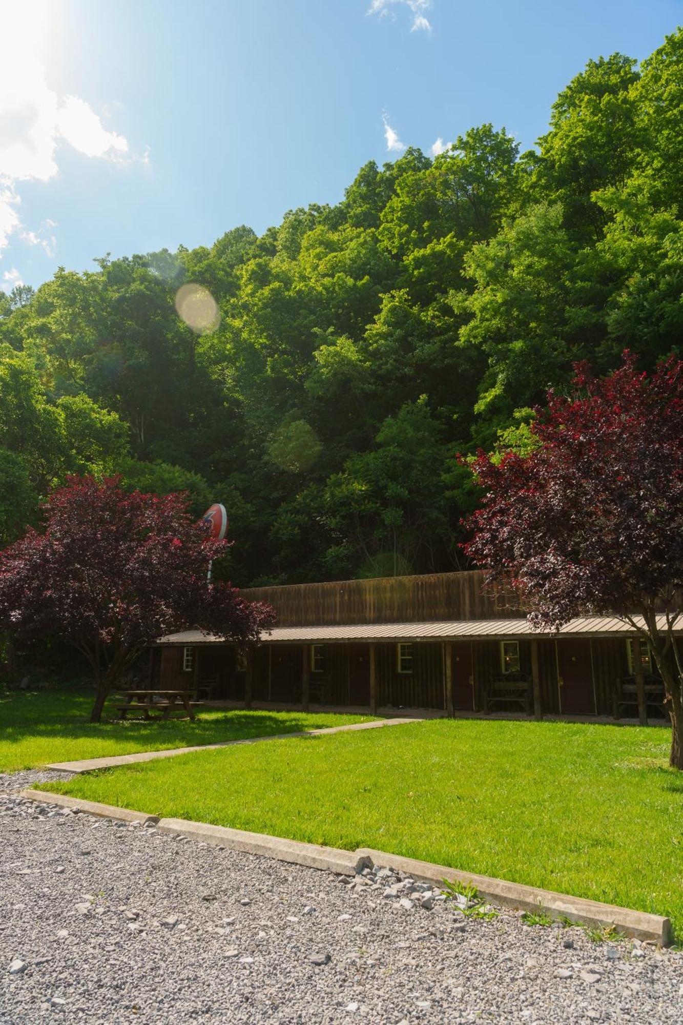 Seneca Pines Lodge Seneca Rocks Exterior photo