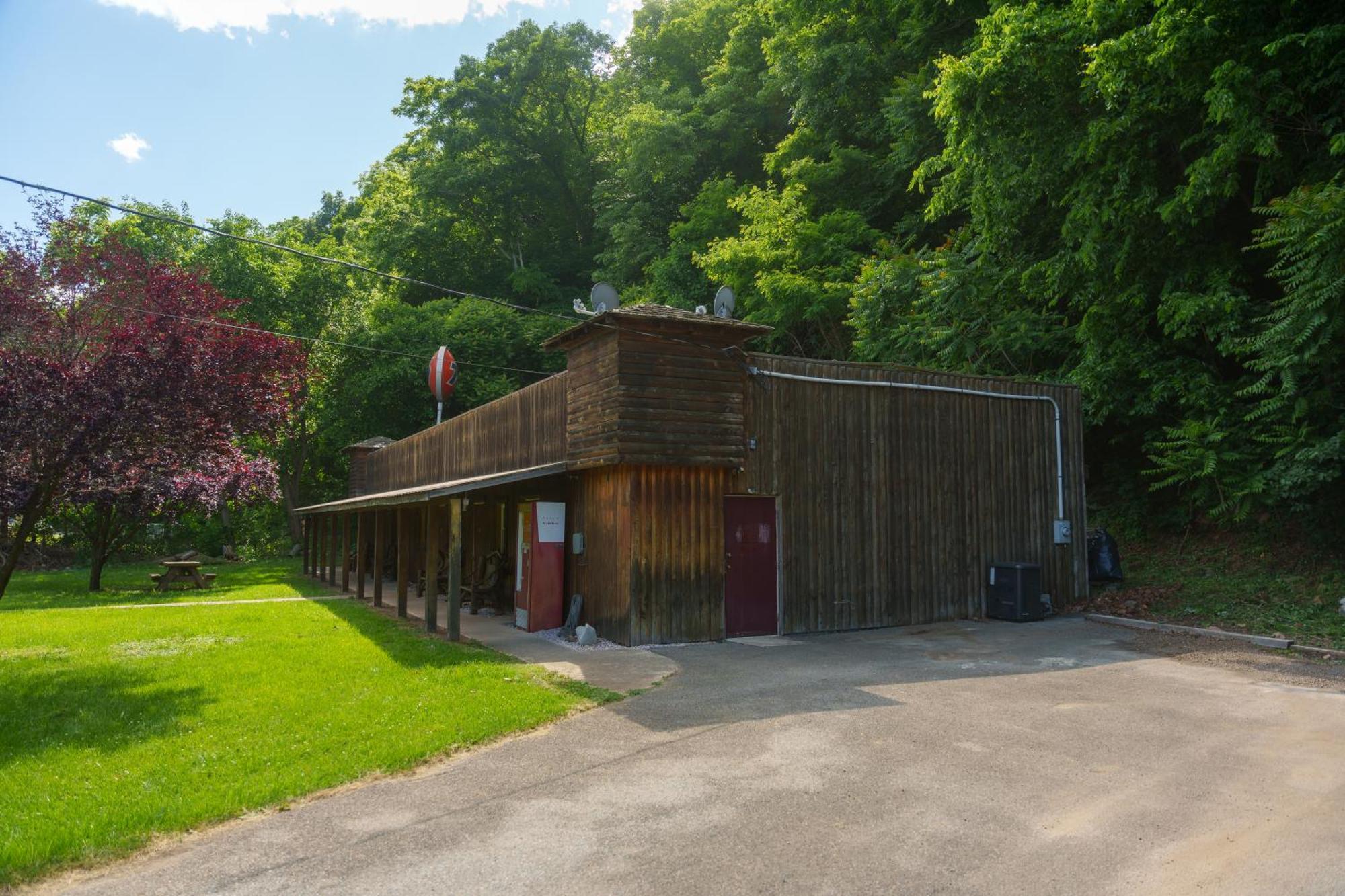 Seneca Pines Lodge Seneca Rocks Exterior photo