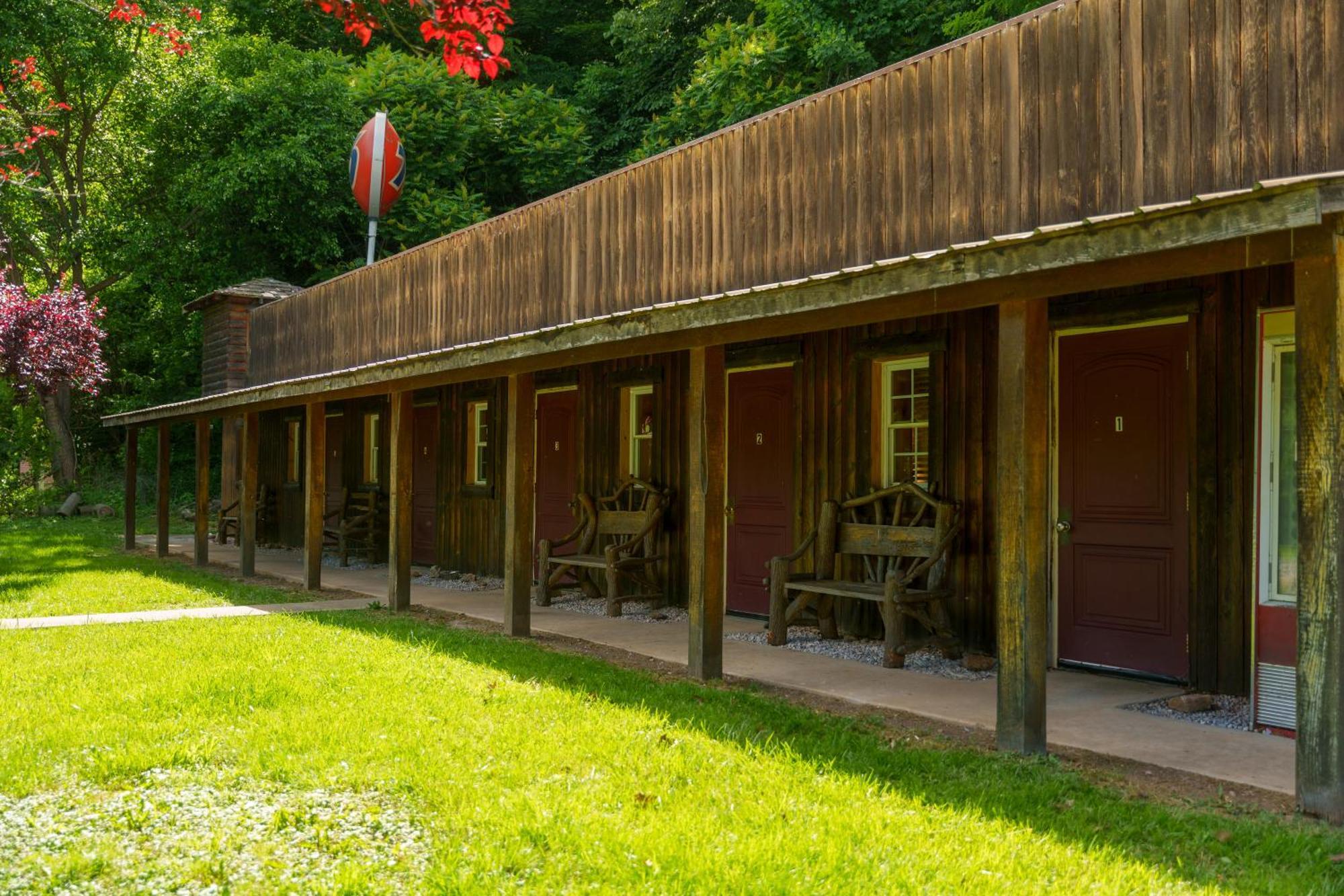 Seneca Pines Lodge Seneca Rocks Exterior photo