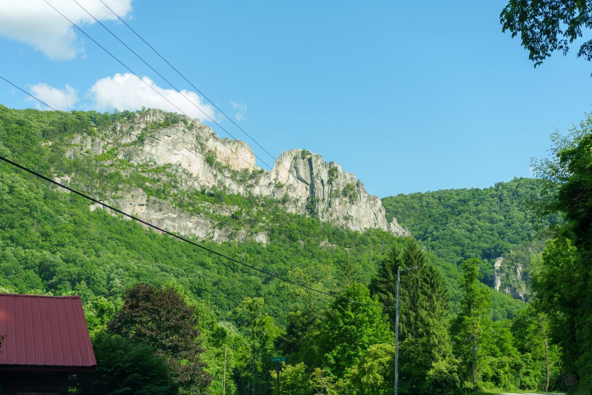 Seneca Pines Lodge Seneca Rocks Exterior photo