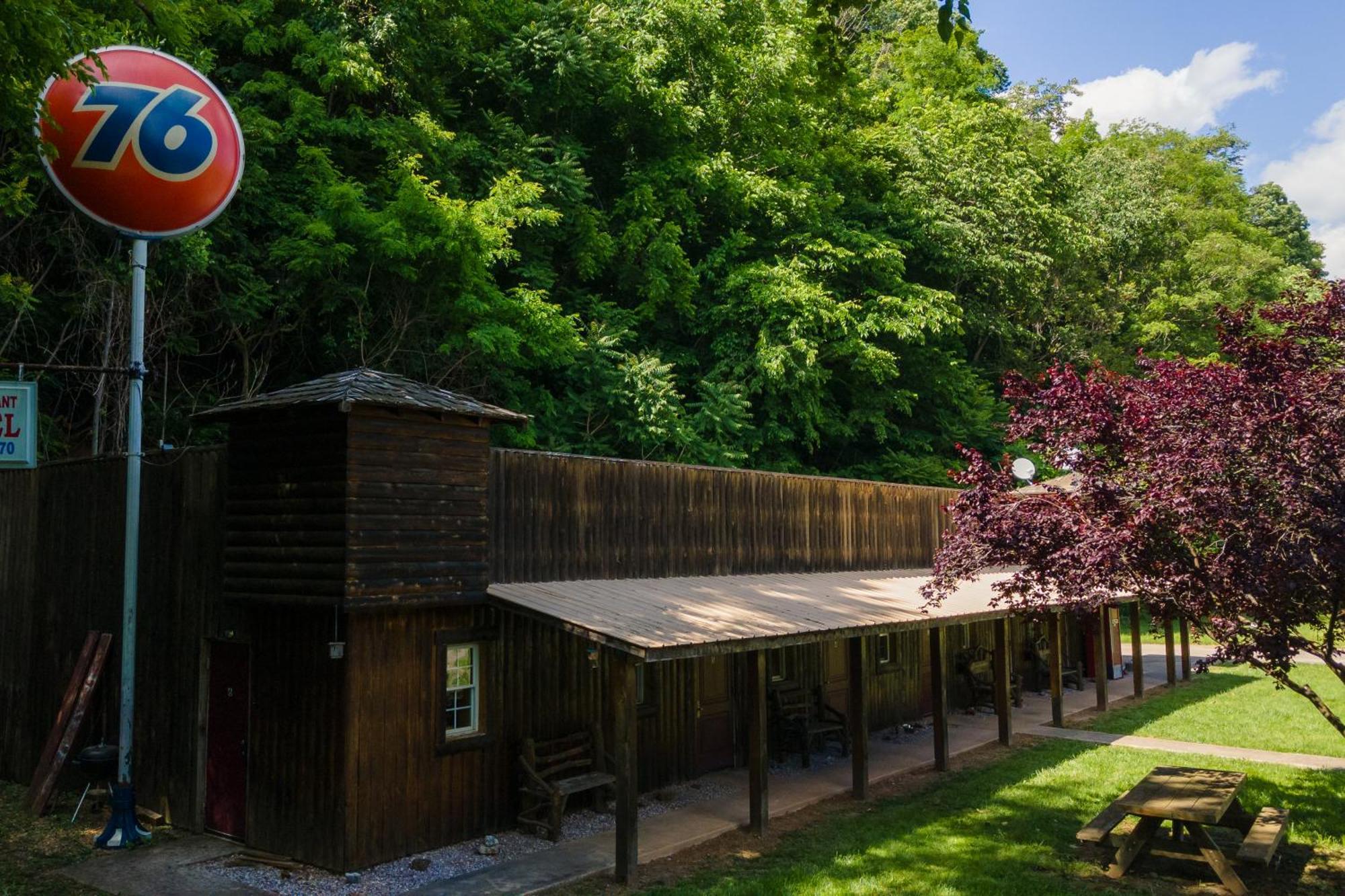 Seneca Pines Lodge Seneca Rocks Exterior photo
