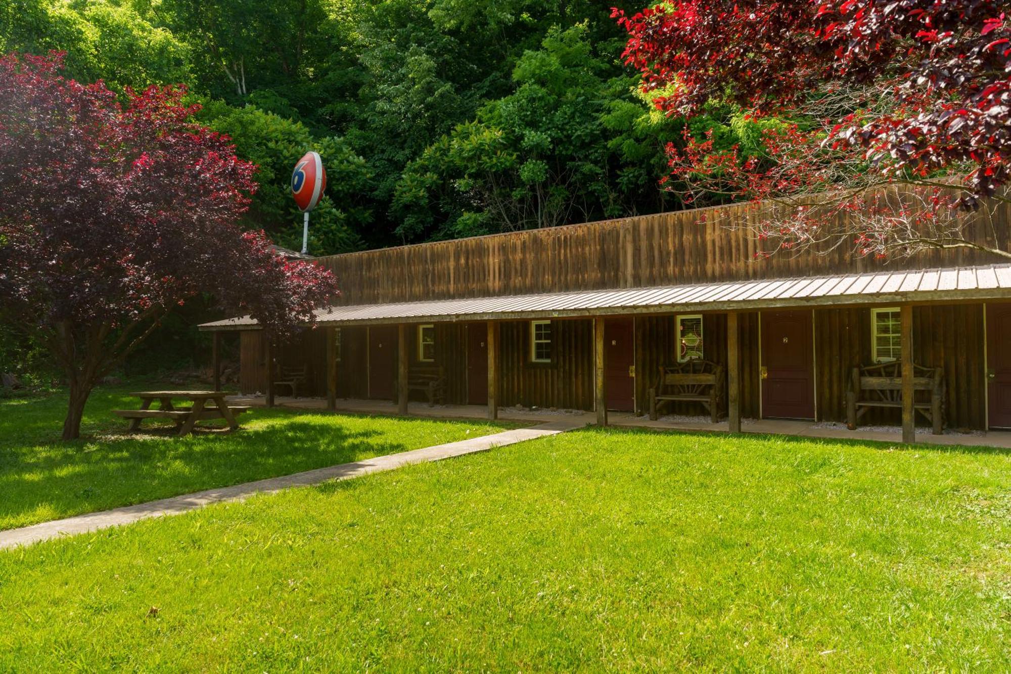 Seneca Pines Lodge Seneca Rocks Exterior photo